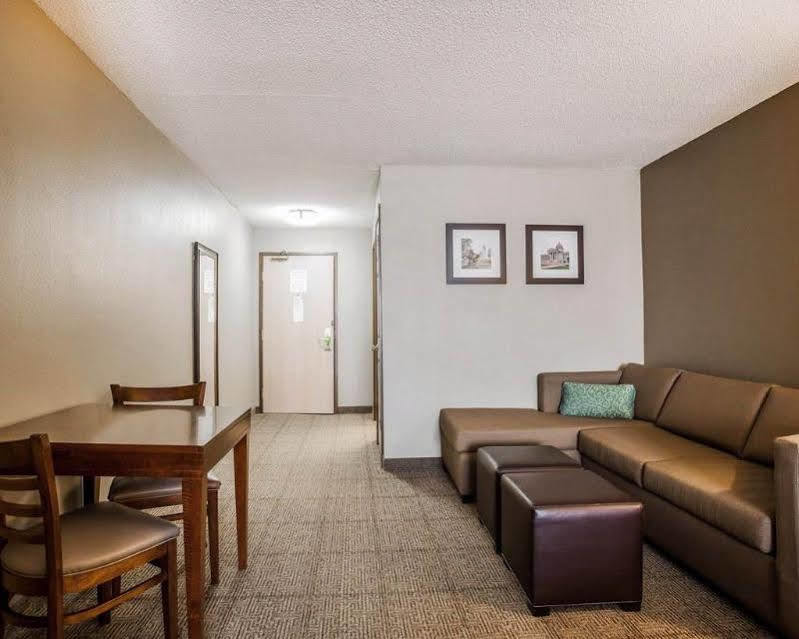 Quality Inn Florissant-St Louis Εξωτερικό φωτογραφία