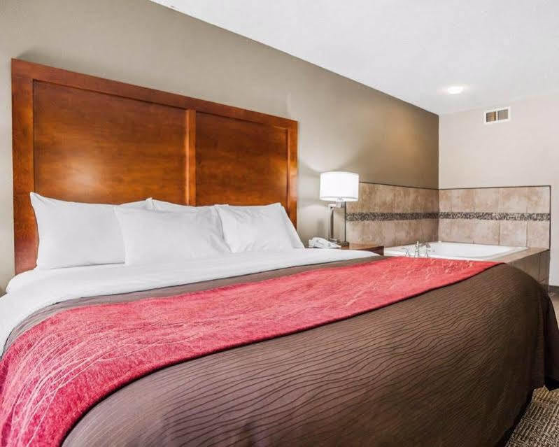 Quality Inn Florissant-St Louis Εξωτερικό φωτογραφία